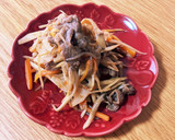 【便秘解消】根菜と牛コマのピリ辛炒め作り方5写真