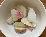 缶詰グリーンカレーに皮付きポテト作り方1写真