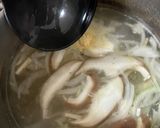 鶏の出汁たっぷり☆春雨としいたけスープ作り方1写真