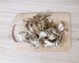 まいたけとこんにゃくの甘辛炒め作り方1写真