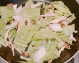 焼き豆腐と春菊のシンプル塩ダレ炒め♪作り方3写真