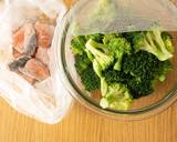 鮭とブロッコリーの食べる豆乳スープ作り方1写真