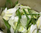 ネギ香る　キャベツと大根とお麩の味噌汁作り方1写真