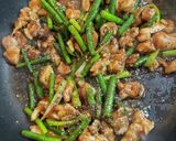 にんにくの芽と鶏肉の醤油黒胡椒炒め作り方4写真