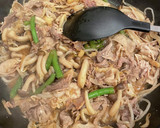 牛でも豚でも！もやしとしめじの甘辛炒め丼作り方4写真