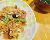 牛でも豚でも！もやしとしめじの甘辛炒め丼作り方9写真