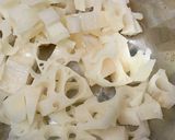 蓮根と残り野菜の具たくさんの胡麻味噌汁作り方1写真