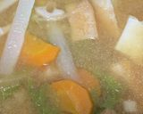 蓮根と残り野菜の具たくさんの胡麻味噌汁作り方3写真