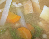 蓮根と残り野菜の具たくさんの胡麻味噌汁作り方3写真
