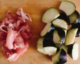 紅生姜の汁をソースに!豚肉と茄子の炒め物作り方1写真
