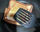 フライパンでサクトロ！チーズホットサンド作り方10写真