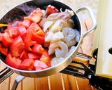 シーフードチリトマト鍋【キャンプ飯】作り方2写真