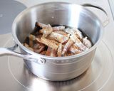 簡単に【絹揚げとベーコンのコンソメ煮】作り方2写真