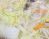 鶏モモ肉で水炊き風うどんすき鍋作り方3写真