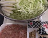 千切りキャベツと鶏団子の塩麹鍋作り方1写真