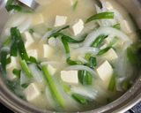 今日のみそ汁。 ニラ豆腐の味噌汁作り方5写真