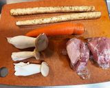 今日のみそ汁。 鶏もものおかず根菜味噌汁作り方2写真