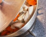 今日のみそ汁。 鶏もものおかず根菜味噌汁作り方6写真
