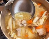 今日のみそ汁。 鶏もものおかず根菜味噌汁作り方7写真