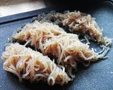 おうち居酒屋★糸こんにゃくの甘辛ピリ辛作り方1写真