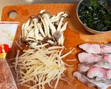 今日のみそ汁。 鱈と愉快な家族味噌汁作り方2写真