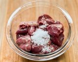 63℃ 鶏レバーの香草オイルがけ作り方3写真