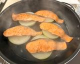 新玉ねぎとサーモンの蒸し焼き作り方6写真