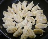 簡単！肉餃子　ピリ辛ネギ生姜風味作り方5写真