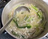 今日のみそ汁。 酒粕のえのきねぎ味噌汁作り方4写真