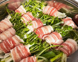 簡単！豚バラ、豆苗、長ネギ、生姜蒸し巻き作り方2写真