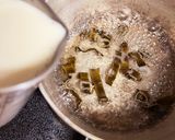今日のみそ汁。 シャケも添えて豆乳味噌汁作り方3写真
