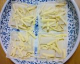 ワンタンｏｒ餃子の皮で簡単パリッとピザ♪作り方2写真