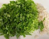 カブの皮、茎、葉で作るピリ辛菜飯作り方1写真