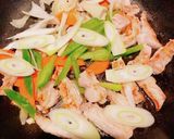 うどんスープで！豚ロース肉と野菜の炒め物作り方4写真