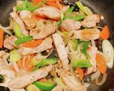 うどんスープで！豚ロース肉と野菜の炒め物作り方5写真