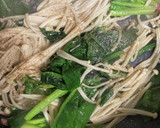 簡単　えのきとホウレン草の炒め物作り方1写真