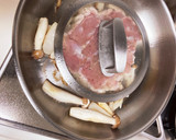 鶏もも肉　蓋で押さえる皮パリ焼き作り方6写真