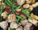 鶏肉といんげんさつま芋オリーブオイル炒め作り方4写真