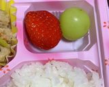 使い捨て容器に詰める差し入れ弁当…夜2作り方5写真