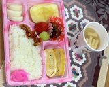 使い捨て容器に詰める差し入れ弁当…朝2作り方2写真