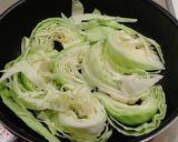 野菜の旨み凝縮！キャベツのオイル蒸し作り方1写真
