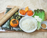 柿・干し柿とクリームチーズの巻き寿司作り方1写真