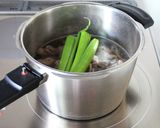 圧力鍋で柔らか【牛すじと大根の甘辛煮】作り方4写真