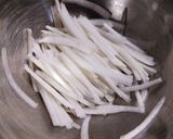 大根の皮とキムチのごまマヨ和え作り方1写真
