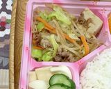 使い捨て容器に詰める差し入れ弁当…昼2作り方4写真