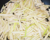 大根の皮、葉っぱ、根っこのきんぴら風♡作り方4写真