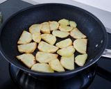 チキンとポテトの塩ガーリック炒め。作り方6写真