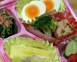 使い捨て容器に詰める差し入れ弁当…朝4作り方2写真