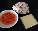 持ち帰りバーガーでトマトチーズバーガー作り方2写真