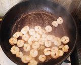 簡単☆海老とズッキーニのハーブバター炒め作り方1写真